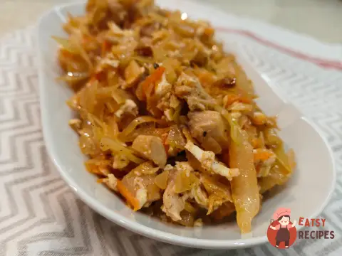Солянка з курячими стегнами та адигейським сиром