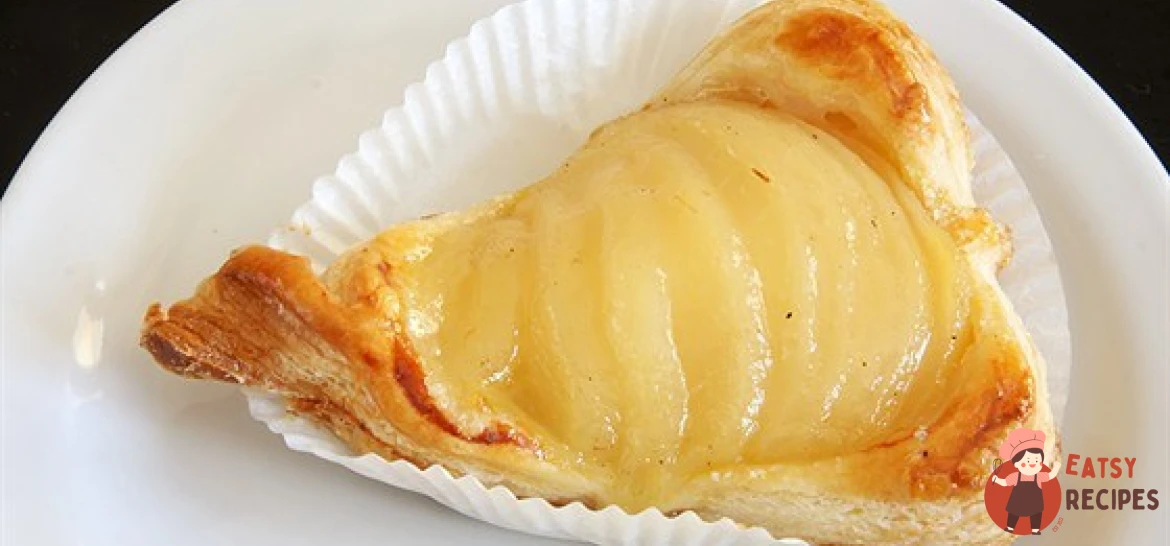 Груші в листковому тісті з корицею