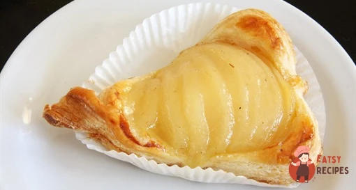 Груші в листковому тісті з корицею