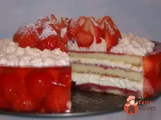 Полунично-малиновий торт