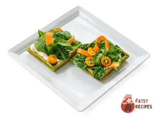 Веганські вафлі із зеленої гречки з місо-кремом та салатом