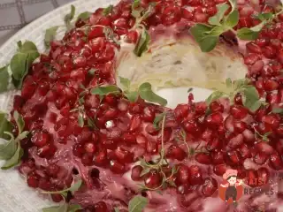 Салат "Гранатовий браслет" гострий