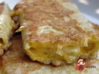 Омлет із сиром у лаваші