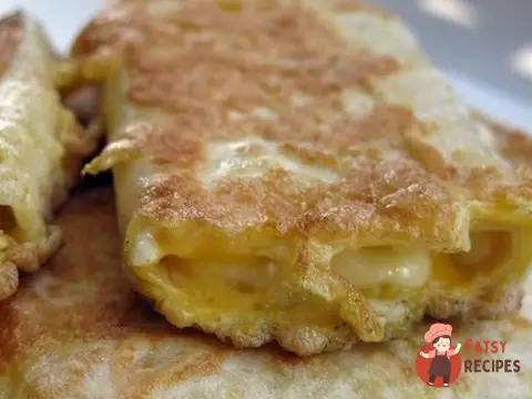 Омлет із сиром у лаваші