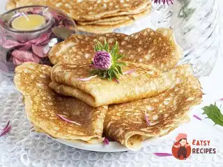 Оригінальні млинці з луговими квітами