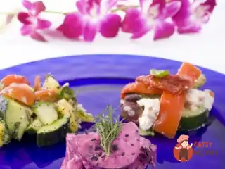 Печений буряк з м'ятно-йогуртовим соусом