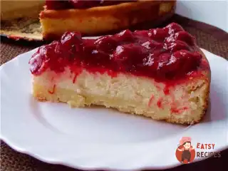 Сирно-банановий пиріг з вишнею