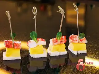 Краб із манго та яєчним соусом