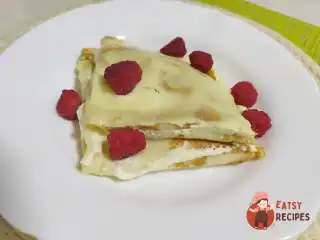 Млинці в сметанній заливці