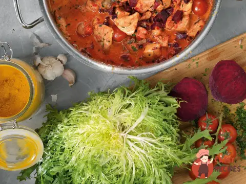 Рагу з курки з буряковим каррі