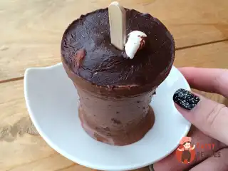 Шоколадне ескімо з маршмеллоу та шоколадною крихтою