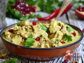 Індичка під соусом з волоських горіхів