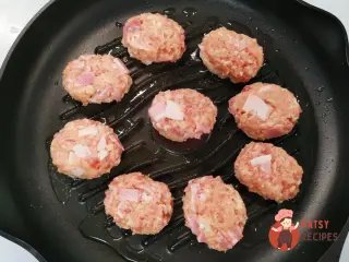 Крок 12: Курячі котлети з беконом