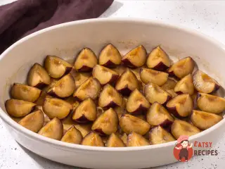 Крок 4: Сливи, запечені з морозивом