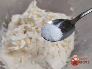 Крок 2: Рогалики з пісочного тіста з курагою