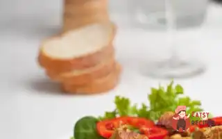 Салат З Нектаринів Та Свинини На Грилі, Шпинату Та Фети