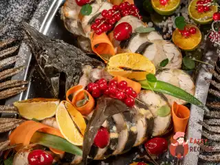 Стерлядь, фарширована креветками та судаком