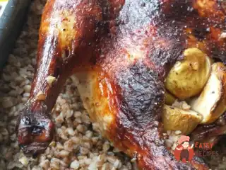 Качка з яблуками та гречкою