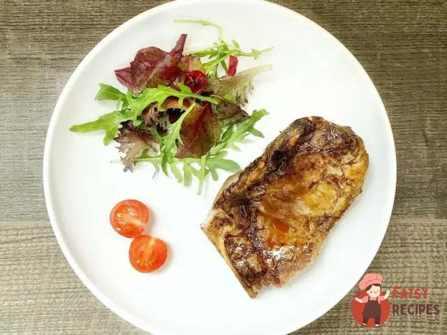 Яловичий край з соусом каррі