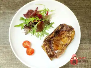 Яловичий край з соусом каррі