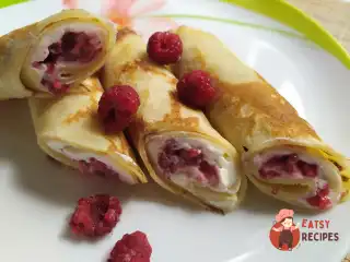 Млинці з вершковим сиром і малиною