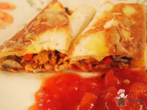 Кесаділля з куркою та грибами
