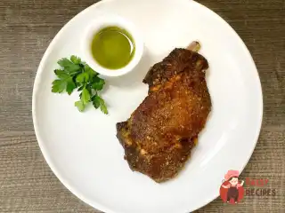 Ялов'ячий край із соусом песто