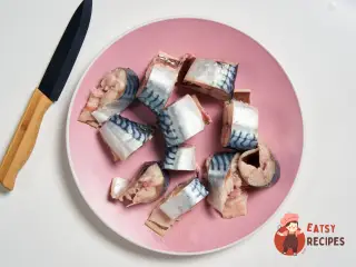 Крок 7: Скумбрія з картоплею в духовці