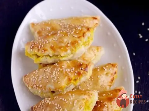 Листкові пиріжки з куркою каррі