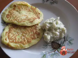 Оладки з цукіні із сирним соусом