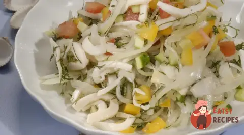Cалат з кальмарами та маринованою цибулею
