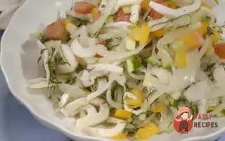 Cалат З Кальмарами Та Маринованою Цибулею