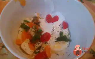 Салат З Яйцем, Чері Та Зеленою Цибулею