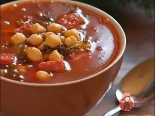 Іспанський гороховий суп із сирокопченою ковбасою