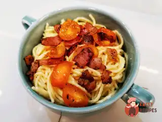 Яєчна локшина з беконом