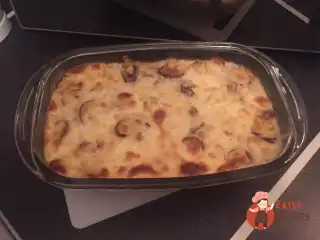 Куряче філе з грибами та сиром