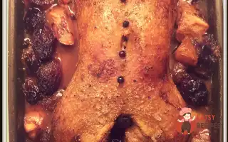 Качка Зі Сливами Та Капустою