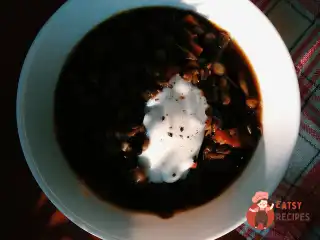 Сочевичне юшка з грибами