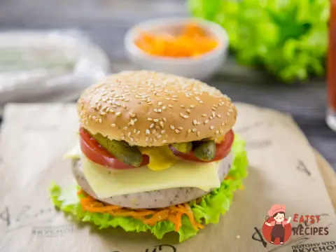 Бургер із ковбасками