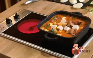 Червоний Каррі Зі Свинячими Реберцями, Картоплею Та Тофу.