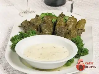 Долма з соусом мацоні