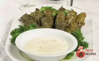 Долма З Соусом Мацоні