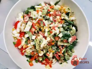 Капустяний салат з яйцями та авокадо