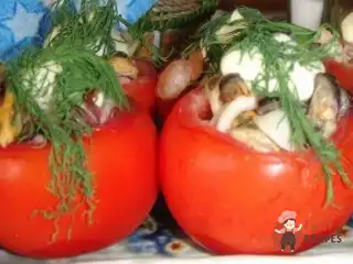 Помідори, фаршировані грибами