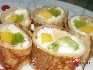 Роли з фруктами та сиром