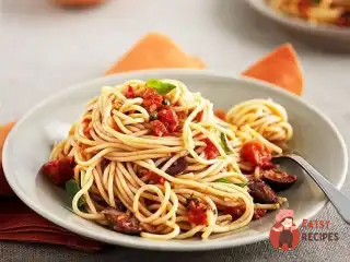 Спагетті з баклажанами з пармезаном