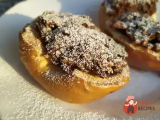 Яблука, запечені з чорносливом і волоськими горіхами