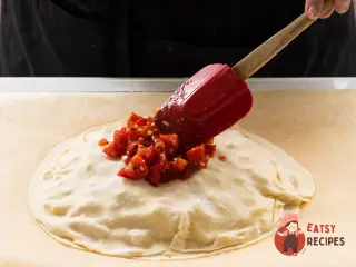 Крок 9: Курник з куркою, сиром та помідорами
