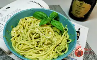 Яєчна Локшина З Моцарелою