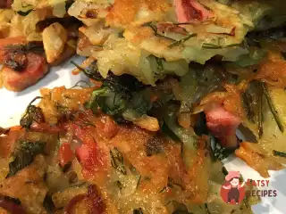 Картопляні оладки з шинкою та зеленню